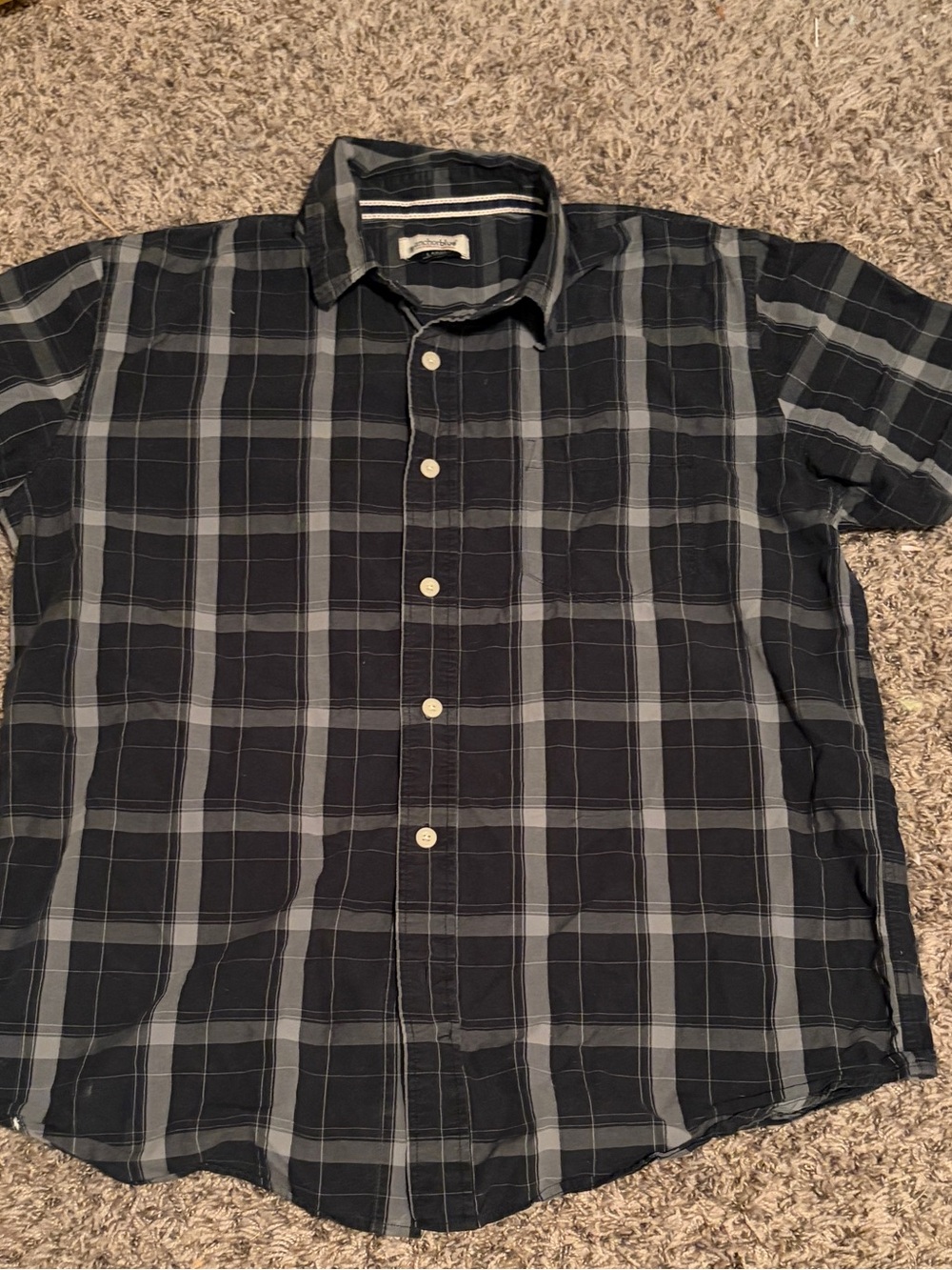 anchor blue Black and Gray Plaid Short-Sleeve Button-Down Shirt